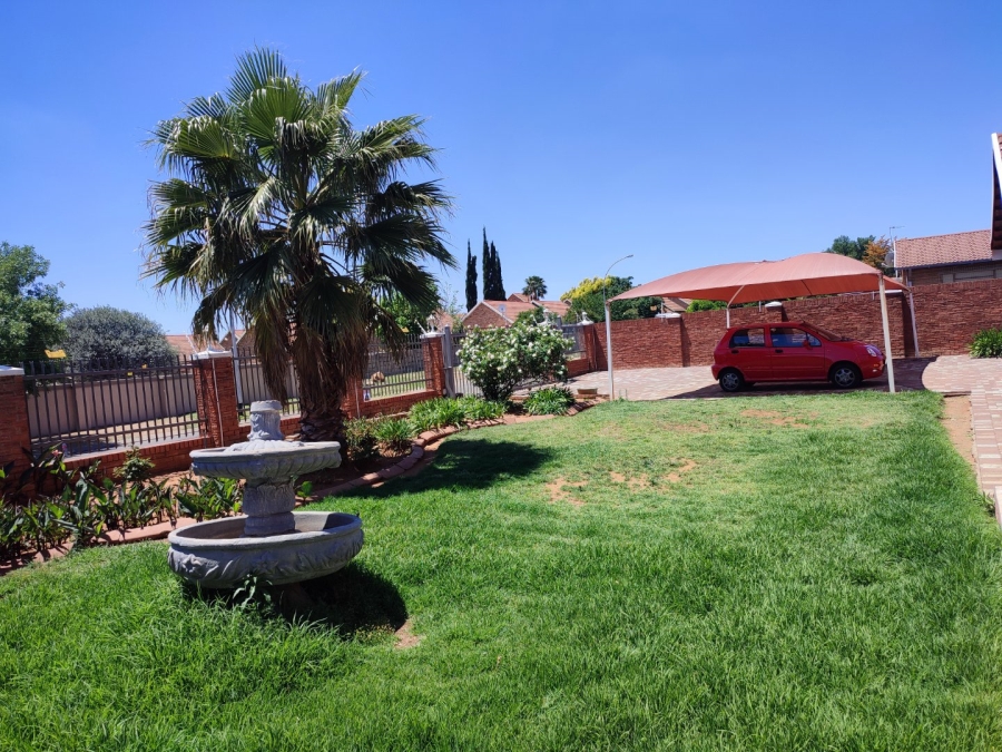 4 Bedroom Property for Sale in Fleurdal Free State